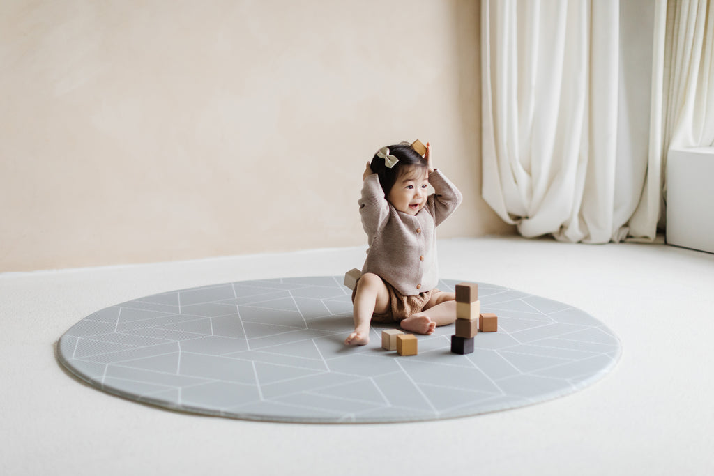 Little Bot Baby Play Mat (Ofie Round Mat, zen line + triangle)