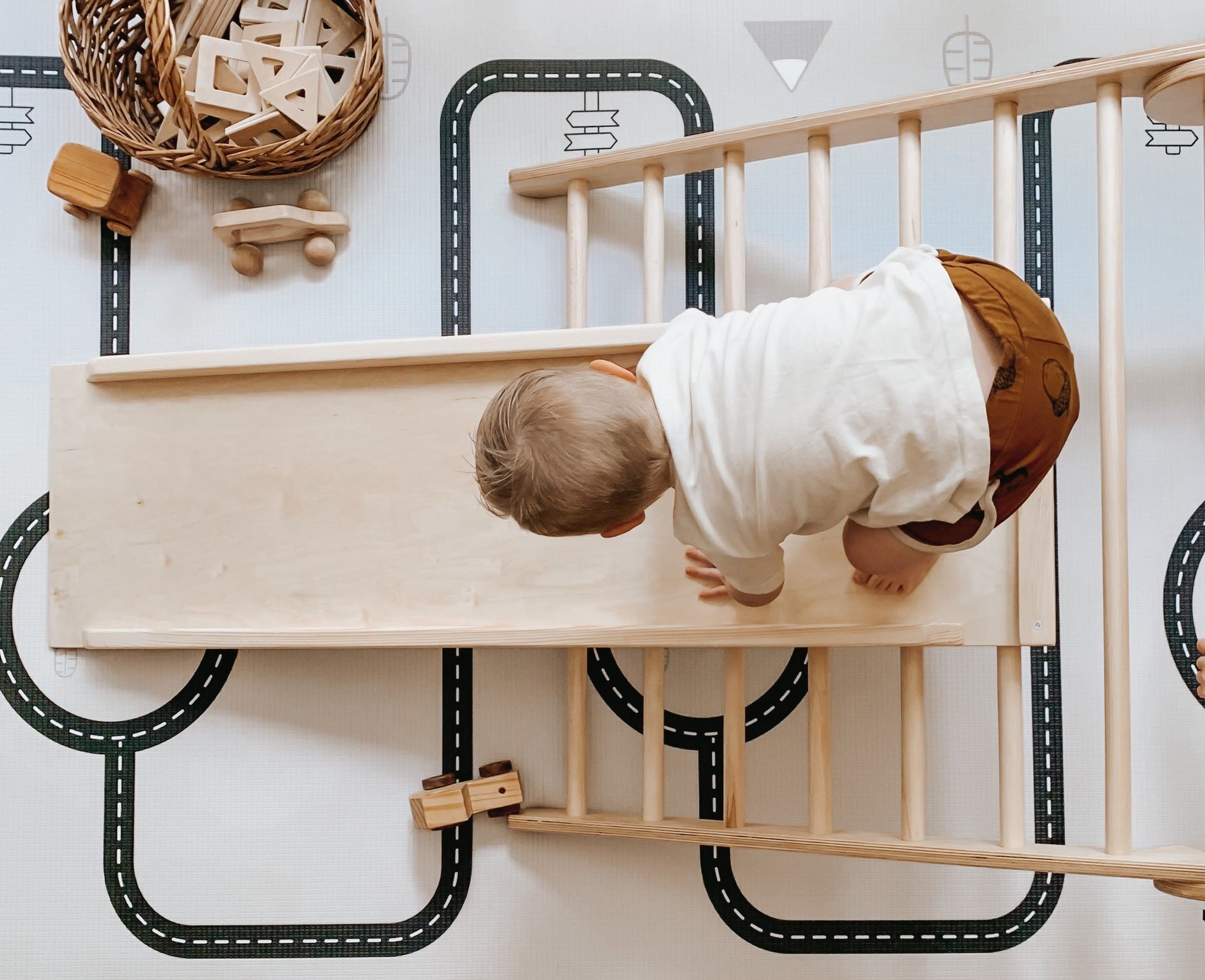 Ofie mat (country road + triangle, large) soft baby play mat Little